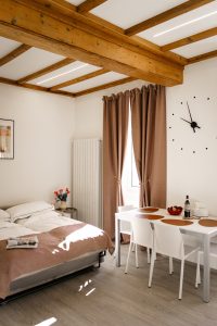 Belvedere237 "A" living room with sofabed and lake view